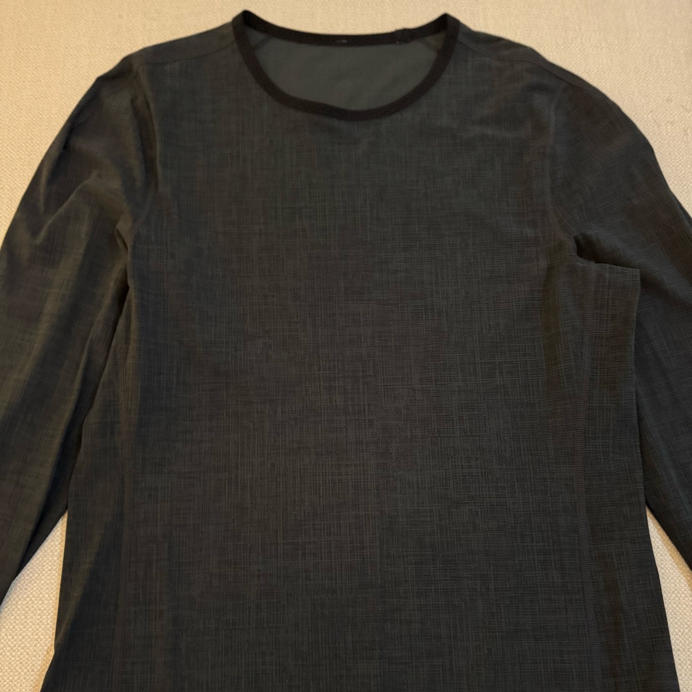 Lululemon License to Train Long Sleeve - Medium